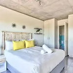 2 Bedroom Secure Pool Strong Wifi